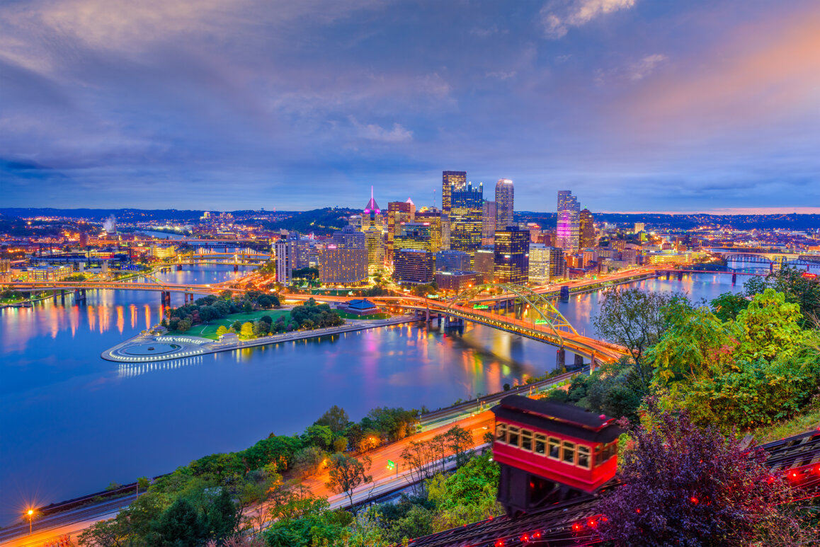 Pittsburgh, Pennsylvania, USA city skyline.